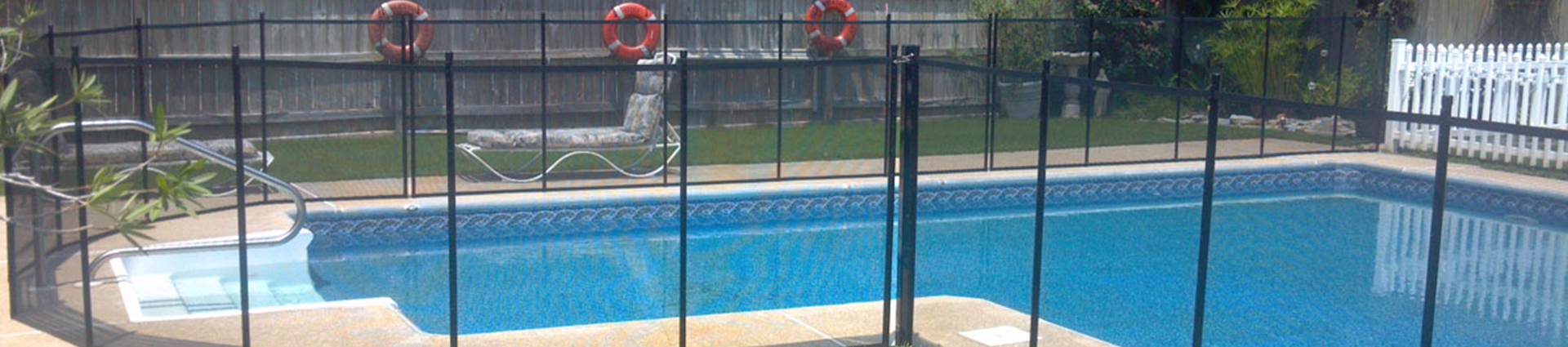 swimming pool with fence and sunbed